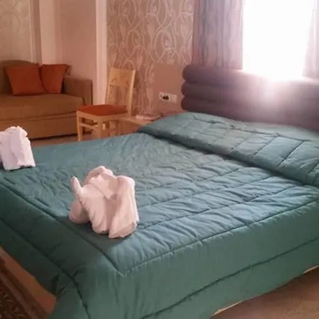 Heraion Hotell 2*