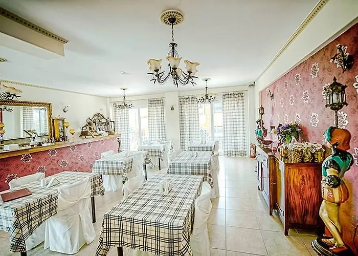 Heraion Hotel 2*